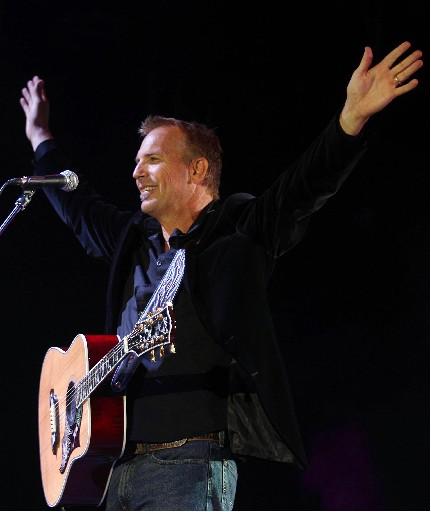 Kevin Costner İstanbul'da konser verdi - Resim 3