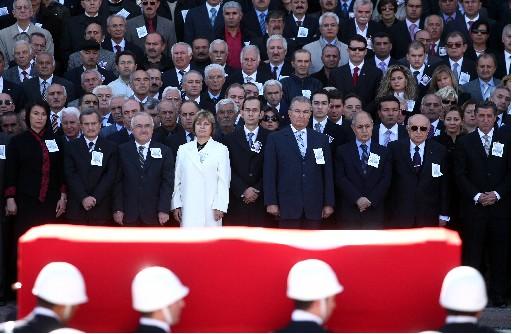 Erdal İnönü'yü uğurluyoruz - Resim 7