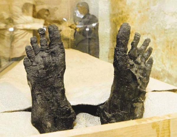 Tutankamon’un yüzü açıldı - Resim 4