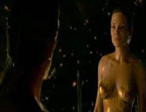Angelina Jolie'yi utandıran sahneler - Resim 2