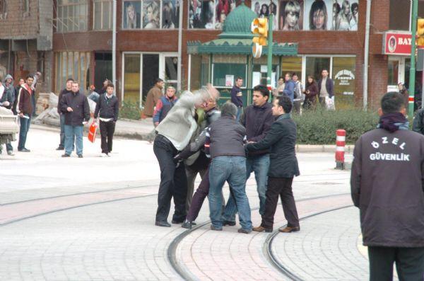 Dekan, sokak ortasında KAVGA ETTİ - Resim 1