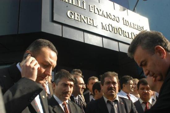 Milli Piyango Genel Müdürü vuruldu - Resim 1