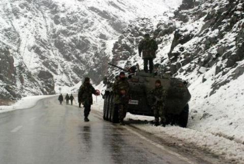 Mehmetçik hem PKK'yla hem karla savaşıyor - Resim 15