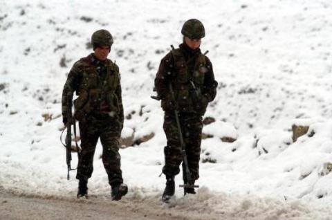 Mehmetçik hem PKK'yla hem karla savaşıyor - Resim 8