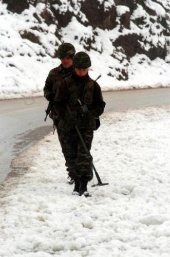 Mehmetçik hem PKK'yla hem karla savaşıyor - Resim 19