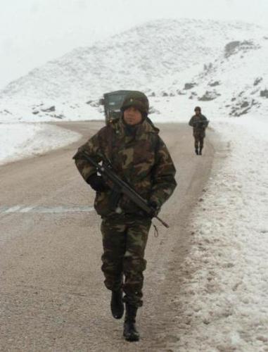 Mehmetçik hem PKK'yla hem karla savaşıyor - Resim 1