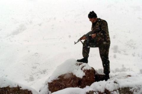 Mehmetçik hem PKK'yla hem karla savaşıyor - Resim 5