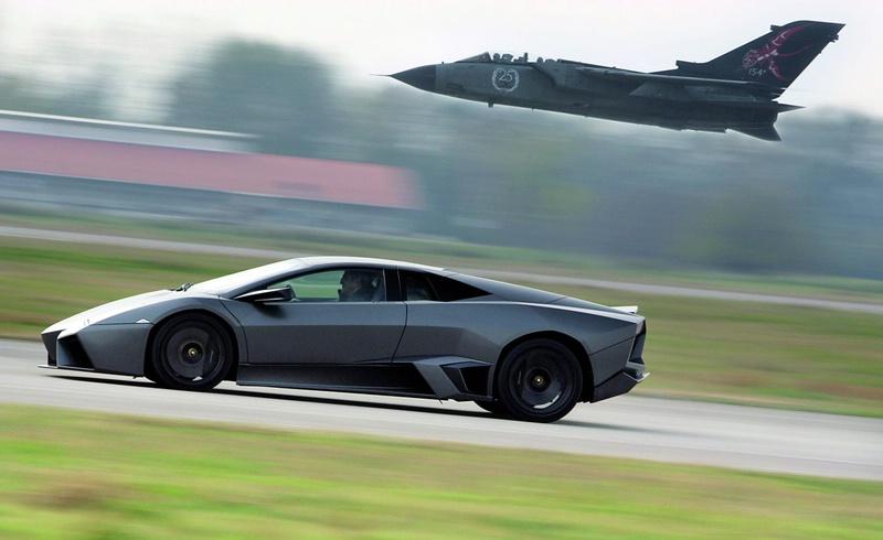 Lamborghini uçakla yarıştı - Resim 1
