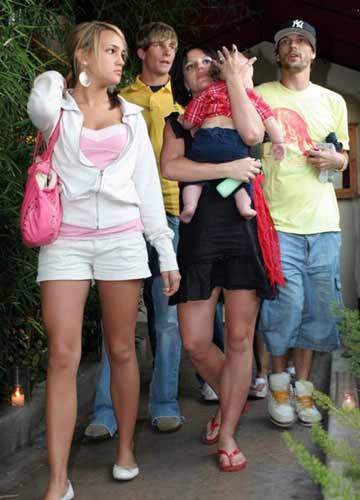 Britney'in küçük kız kardeşi hamile - Resim 14