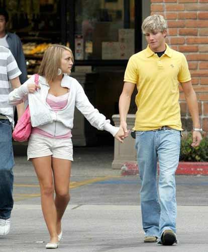 Britney'in küçük kız kardeşi hamile - Resim 4