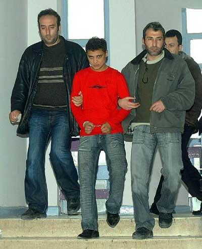 KESTİĞİ KAFAYLA sokak sokak dolaştı - Resim 4