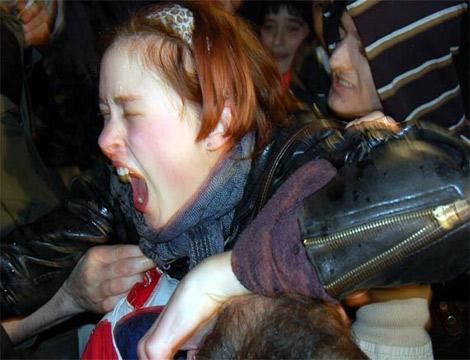 Taksim'de turist kızlara taciz - Resim 2