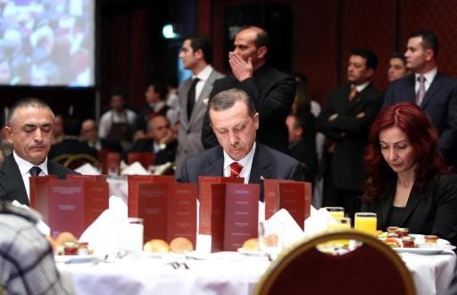 Erdoğan tartışmalı Alevi iftarına katıldı