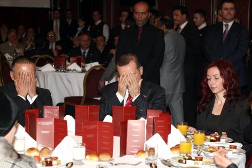 Erdoğan tartışmalı Alevi iftarına katıldı