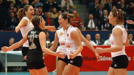 Milli voleybolcu takvim kızı oldu - Resim 18