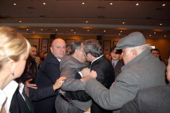 CHP kongresinde KAVGA - Resim 8