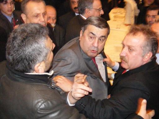CHP kongresinde KAVGA - Resim 2