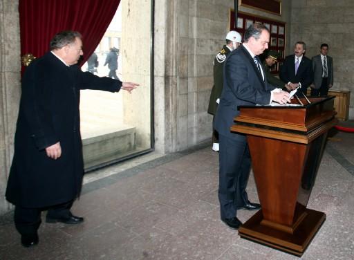 Karamanlis Anıtkabir'de - Resim 3