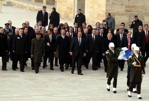Karamanlis Anıtkabir'de - Resim 4