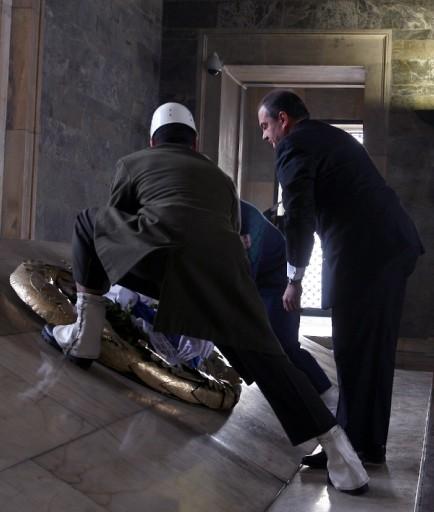 Karamanlis Anıtkabir'de - Resim 1