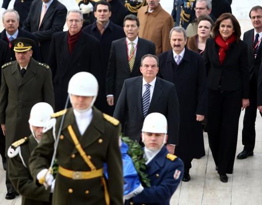 Karamanlis Anıtkabir'de - Resim 2