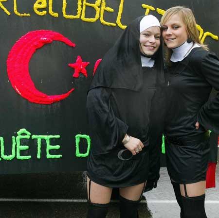 Böyle olur 'Türk köyü'nde karnaval  - Resim 2