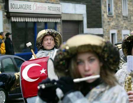 Böyle olur 'Türk köyü'nde karnaval  - Resim 6