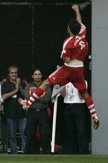 Hamit geceye damga vurdu - Resim 1