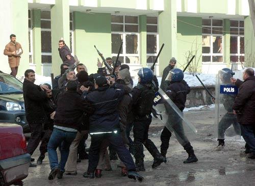 15 ŞUBAT GERGİNLİĞİ - Resim 10