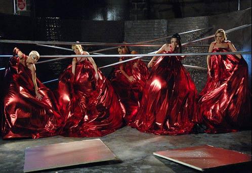 Girls Aloud'tan yeni klip - Resim 14