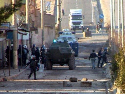 Cizre'de olaylı cenaze - Resim 12