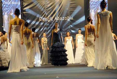 Tuğçe'ye siyah gelinlik yakıştırdılar - Resim 15