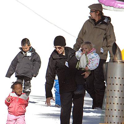 Jolie ve Pitt'in kar keyfi - Resim 2