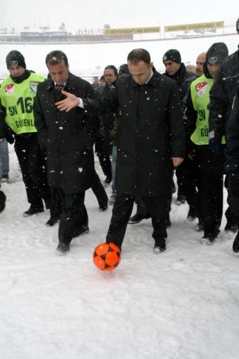 Galatasaray KARLI sahada - Resim 7
