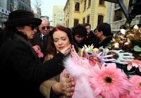 Aysel Gürel son yolculuğuna uğurlandı - Resim 8