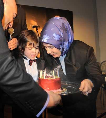 Emine Erdoğan'ı duygulandıran gala - Resim 6