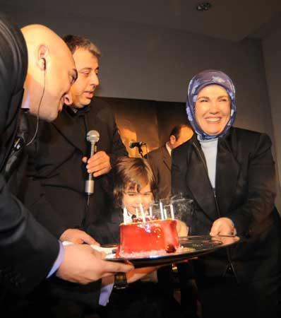 Emine Erdoğan'ı duygulandıran gala - Resim 2