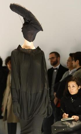 Japon tasarımcıdan ilginç defile - Resim 1