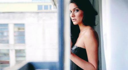 Bergüzar Korel'in çok özel pozları - Resim 7