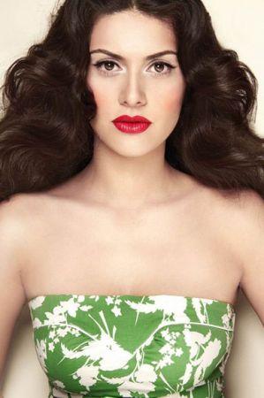 Bergüzar Korel'in çok özel pozları - Resim 8