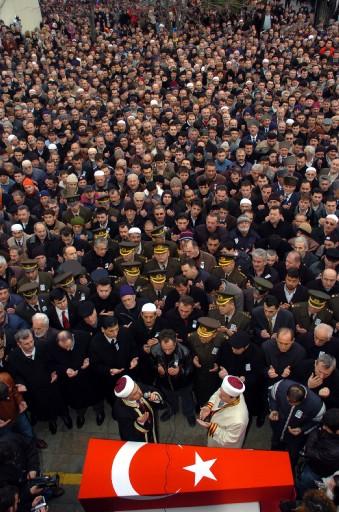 Şehit İbrahim Gedik toprağa verildi - Resim 9