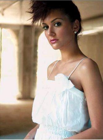 Bergüzar Korel'in çok özel pozları - Resim 13
