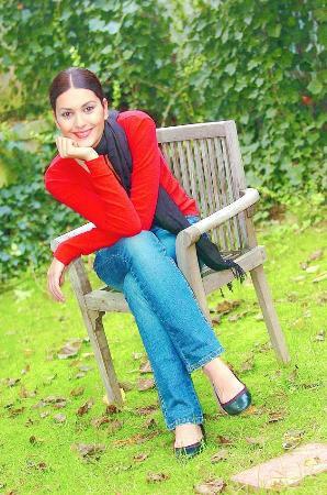 Bergüzar Korel'in çok özel pozları - Resim 11