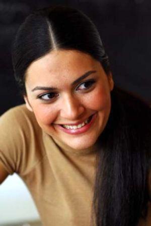 Bergüzar Korel'in çok özel pozları - Resim 15