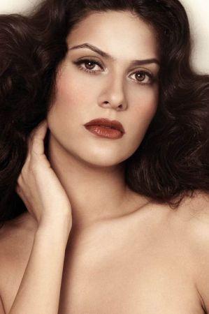 Bergüzar Korel'in çok özel pozları - Resim 10