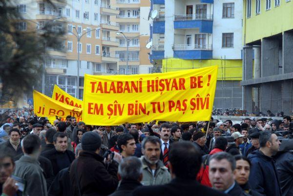 Diyarbakır'da PKK bayrakları açıldı - Resim 9
