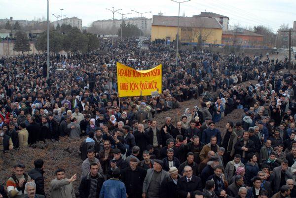 Diyarbakır'da PKK bayrakları açıldı - Resim 11