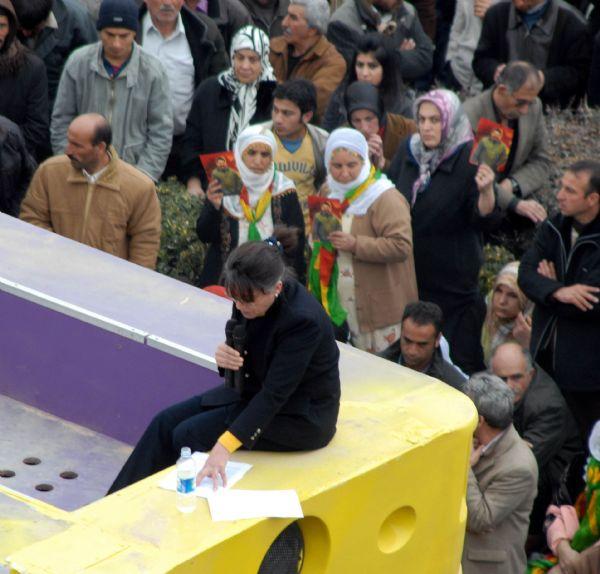 Diyarbakır'da PKK bayrakları açıldı - Resim 14