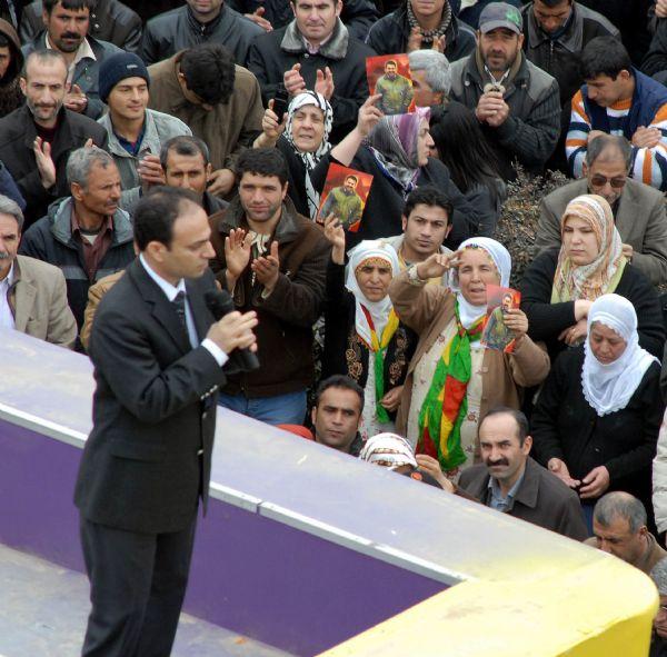 Diyarbakır'da PKK bayrakları açıldı - Resim 10