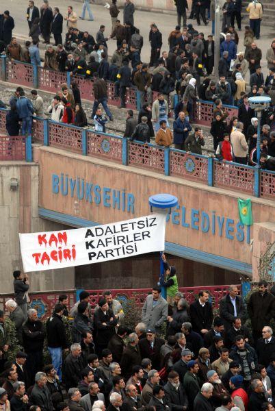 Diyarbakır'da PKK bayrakları açıldı - Resim 12